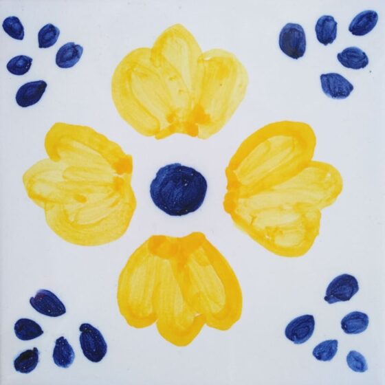 Kafelek z kwiatkiem niebiesko-żółtym