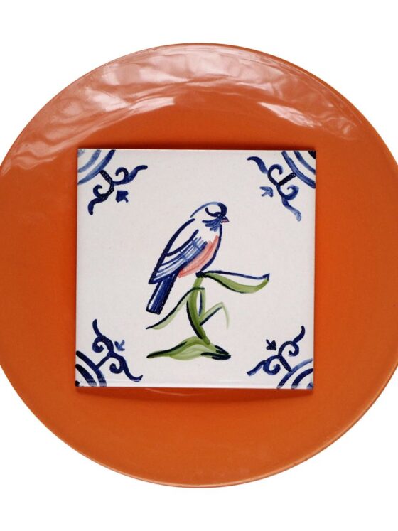 Ptak ręcznie malowany na kafelku ceramicznym, kolorowy wzór holenderski