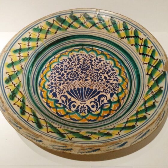 Stara ceramika gliniana w Muzeum Cargaleiro