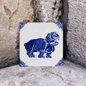 Niebieski hipopotam ręcznie namalowany na kafelku