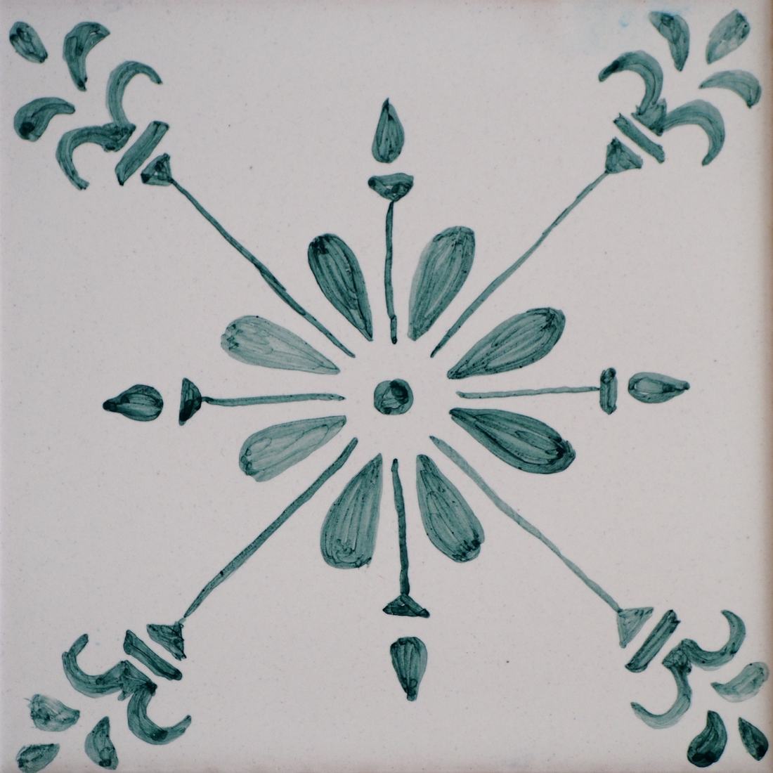 Kafelek z typowym wzorem portugalskim ornamentalnym, zielony