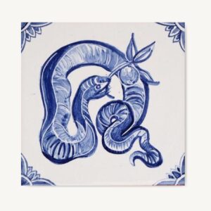 Niebieski wąż ręcznie namalowany na kafelku