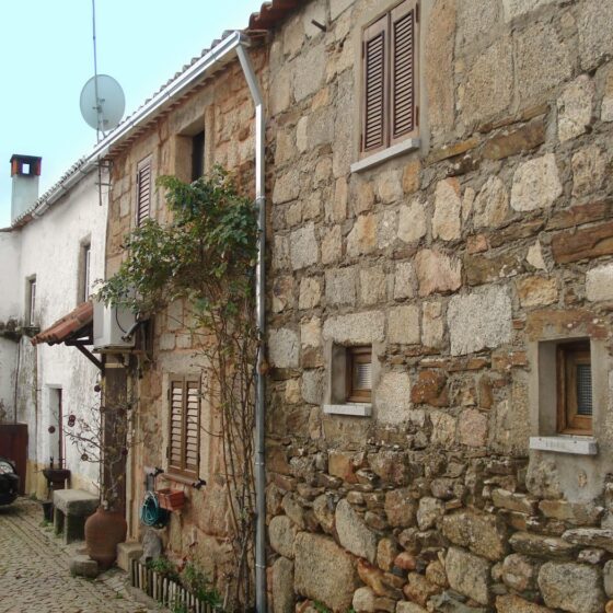 Portugalska wioska w Baira Baixa, dom z kamienia