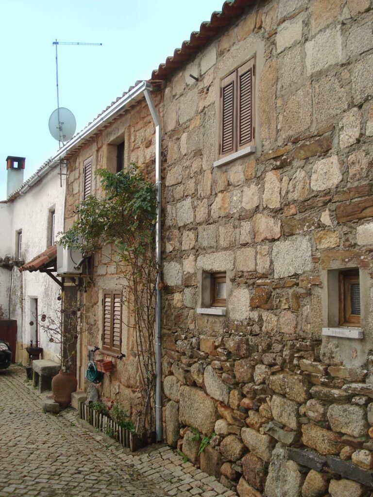 Portugalska wioska w Baira Baixa, dom z kamienia