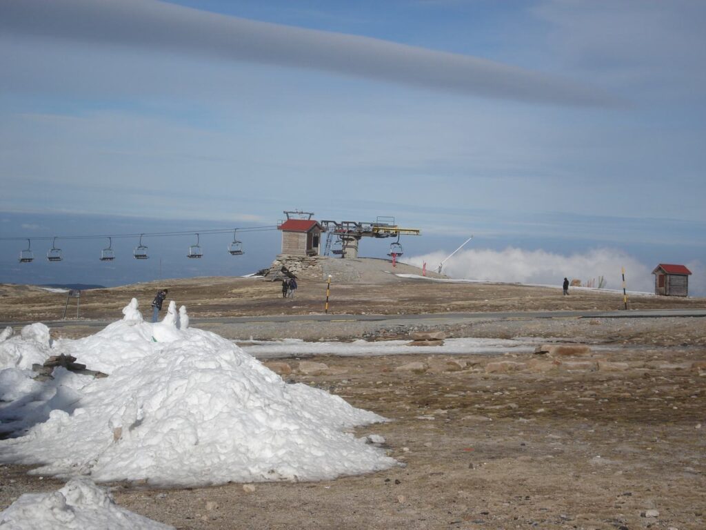 Śnieg na szczycie Serra da Estrela