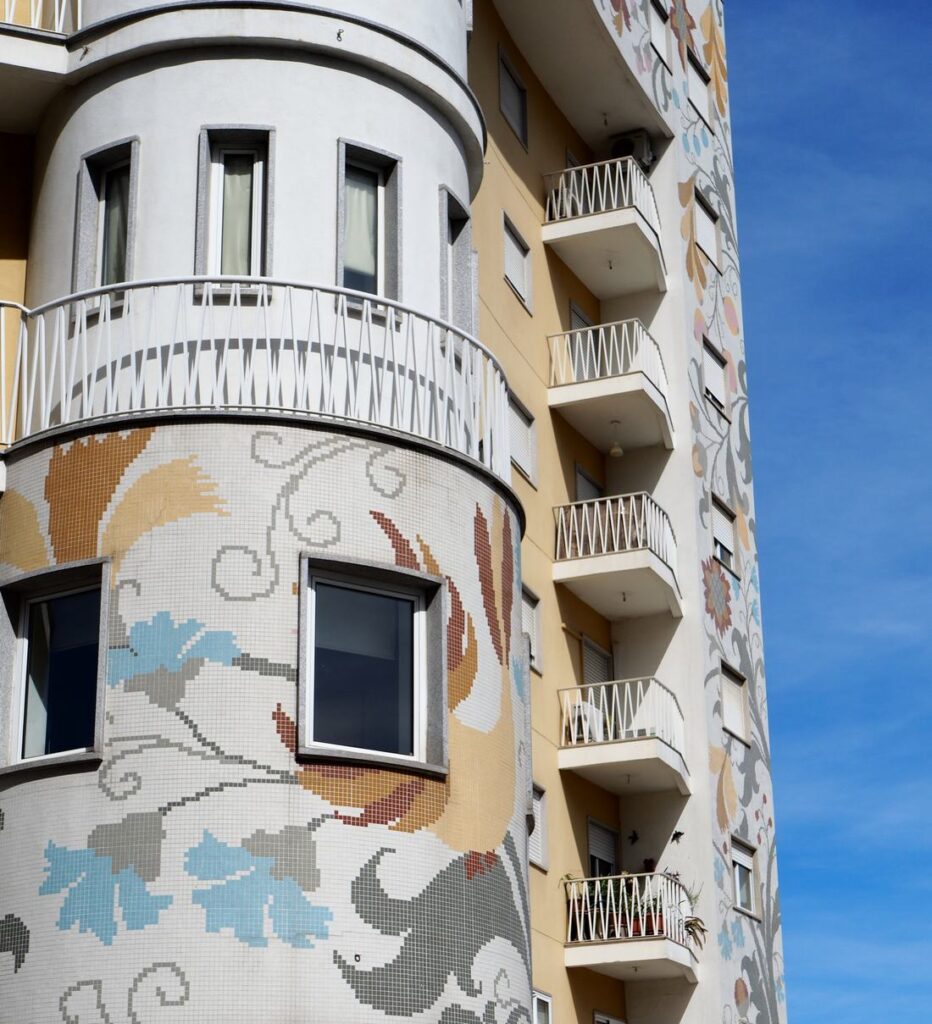 Bloki ozdobione mozaiką z motywami bordado, Castelo Branco