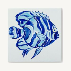 Niebieska rybka namalowana na kafelku