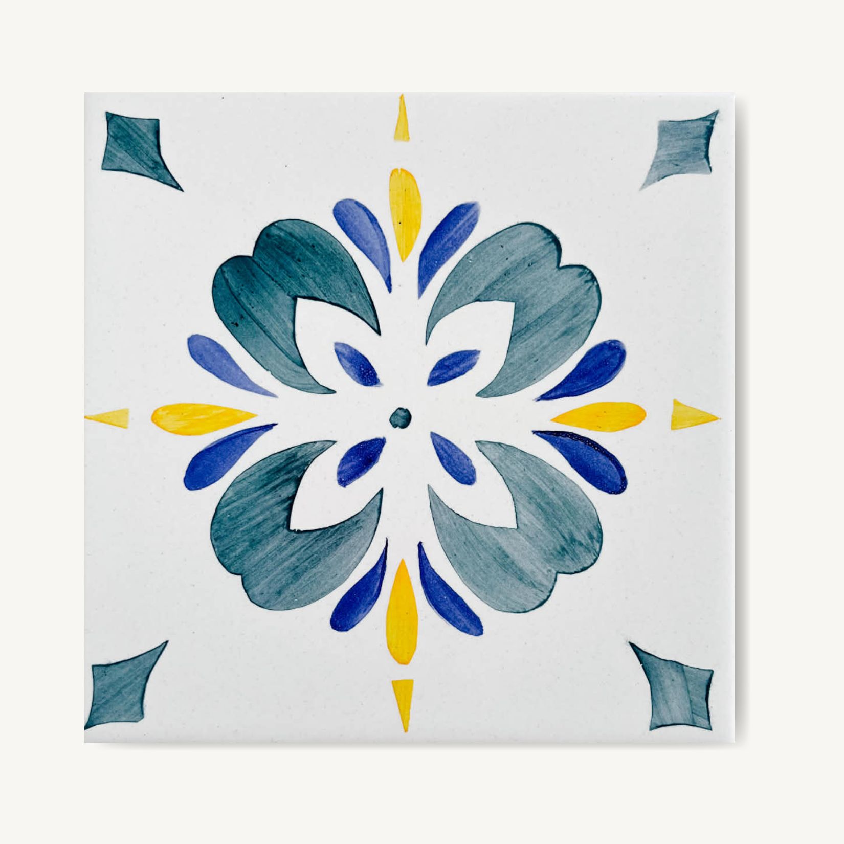 kafelek ornamentalny niebiesko-żółto-niebieski malowany ręcznie