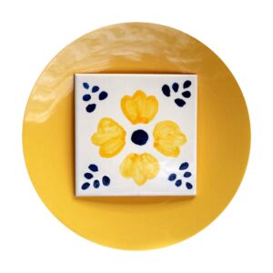 ręcznie malowany kafelek z żółtym kwiatkiem
