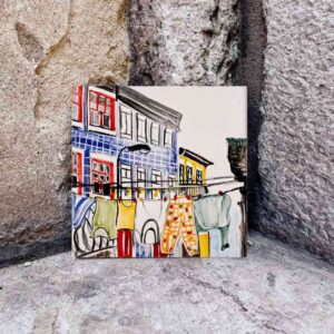 Pranie suszące się na ulicy w Porto - taki widok można napotkać na każdym kroku!