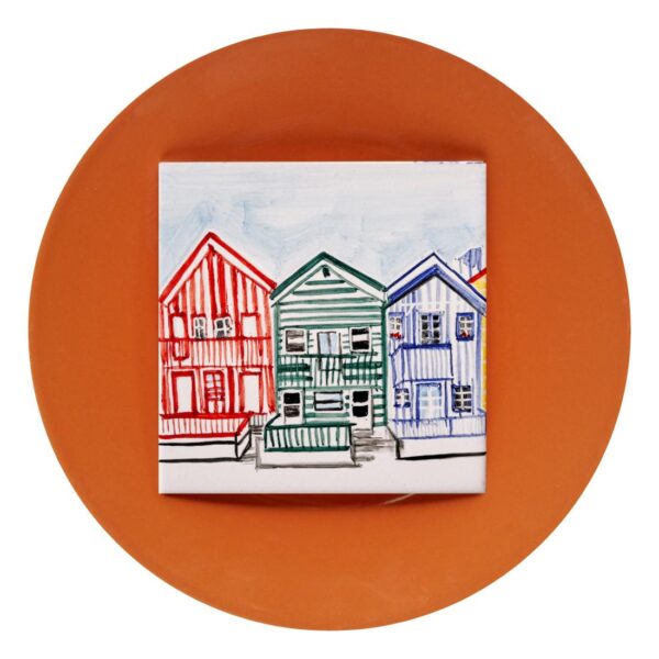 Kolorowe domki z Costa Nova namalowane na płytce ceramicznej
