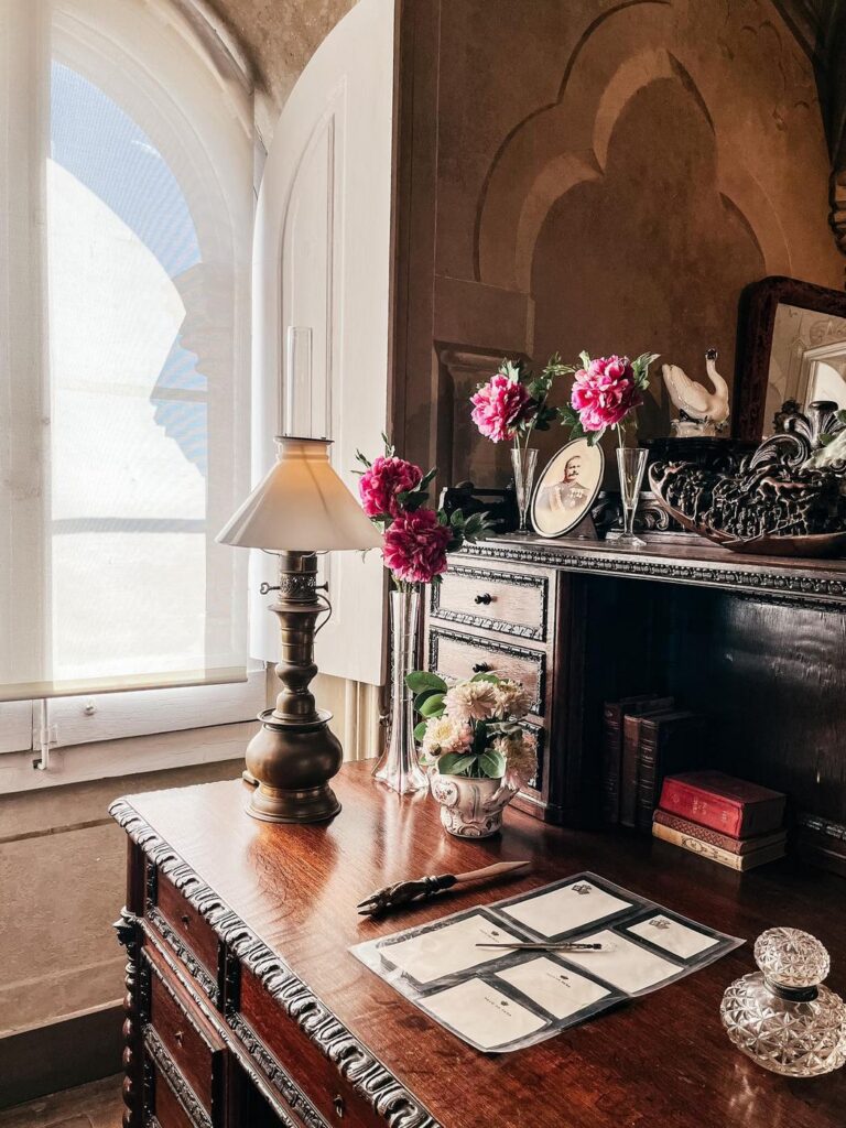 Sekretarzyk a może biurko? Pałac da Pena w Sintrze