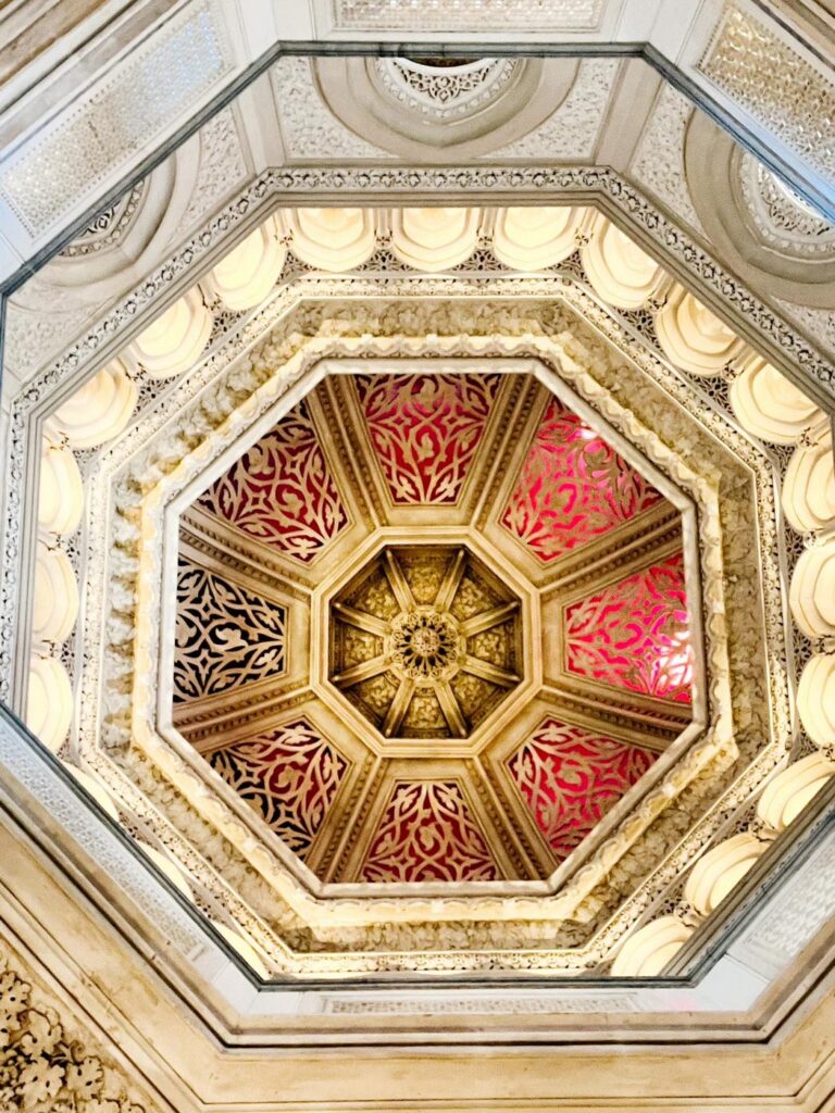 Sklepienie w pałacu Monserrate