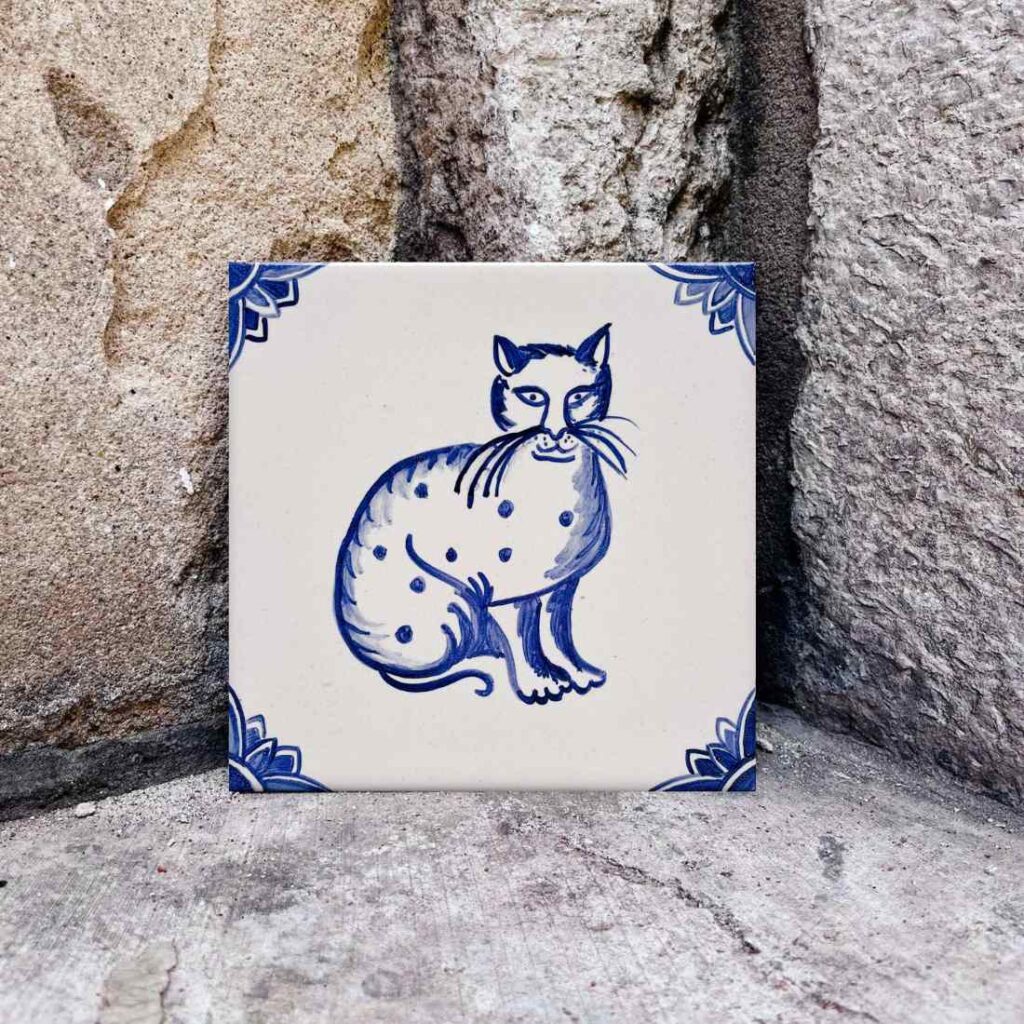 ręcznie namalowany kafelek z kotem w stylu delft