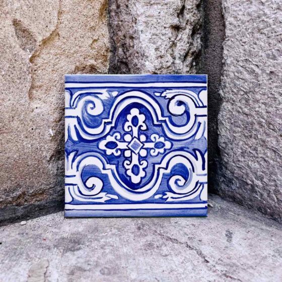 wzór ornamentalny niebiesko-biały z nowej kolekcji SONHO