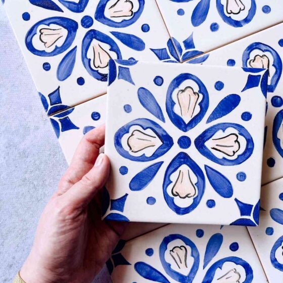 wzór Cheiro - czy to piękny kwiat czy surrealne połączenie nosów i ornamentów?