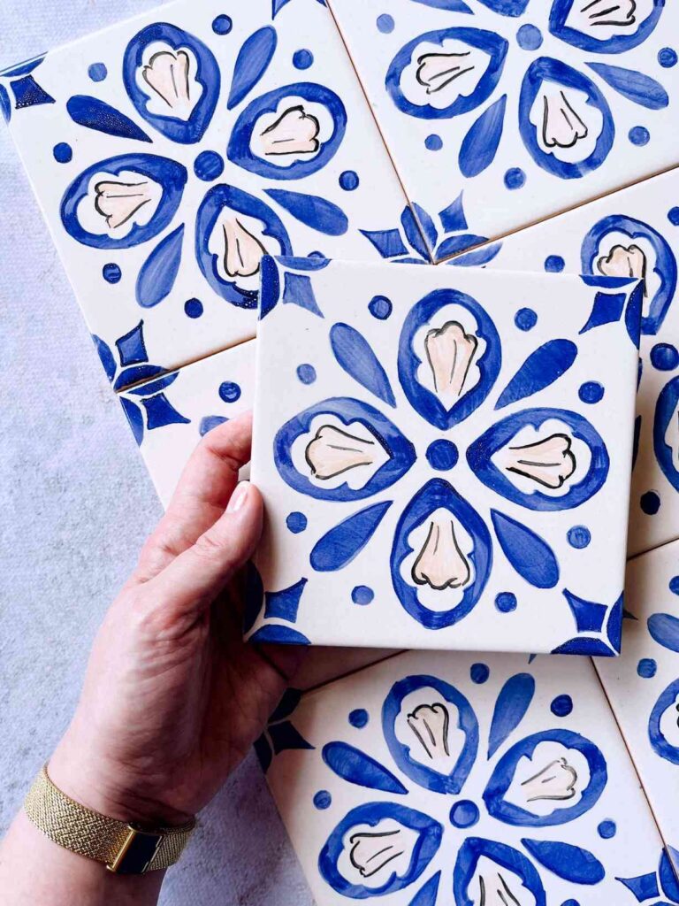 wzór Cheiro - czy to piękny kwiat czy surrealne połączenie nosów i ornamentów?