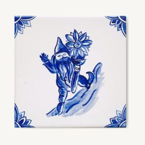 Krasnal wrocławski namalowany ręcznie na kafelku ceramicznym w stylu Delft