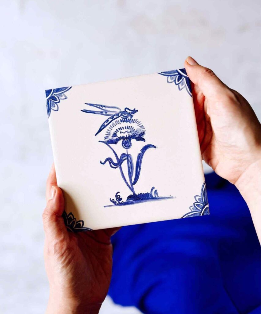 kafelek namalowany ręcznie z chabrem i ważką