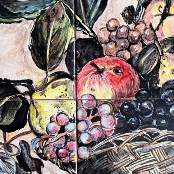 fragment obrazu z koszem owoców namalowanego na podstawie płótna Caravaggio, kafelki ceramiczne