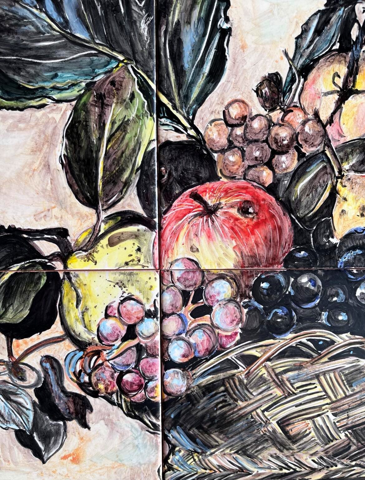 fragment obrazu z koszem owoców namalowanego na podstawie płótna Caravaggio, kafelki ceramiczne