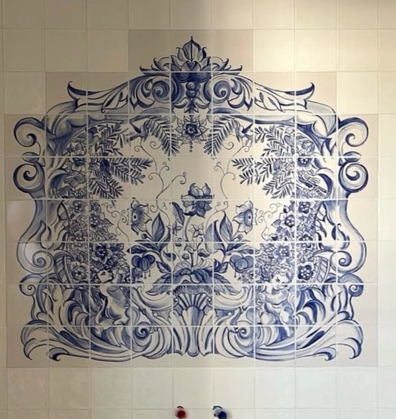 ceramiczny obraz na łazienkowej ścianie nad wanną będzie zachwycał podczas każdej kąpieli