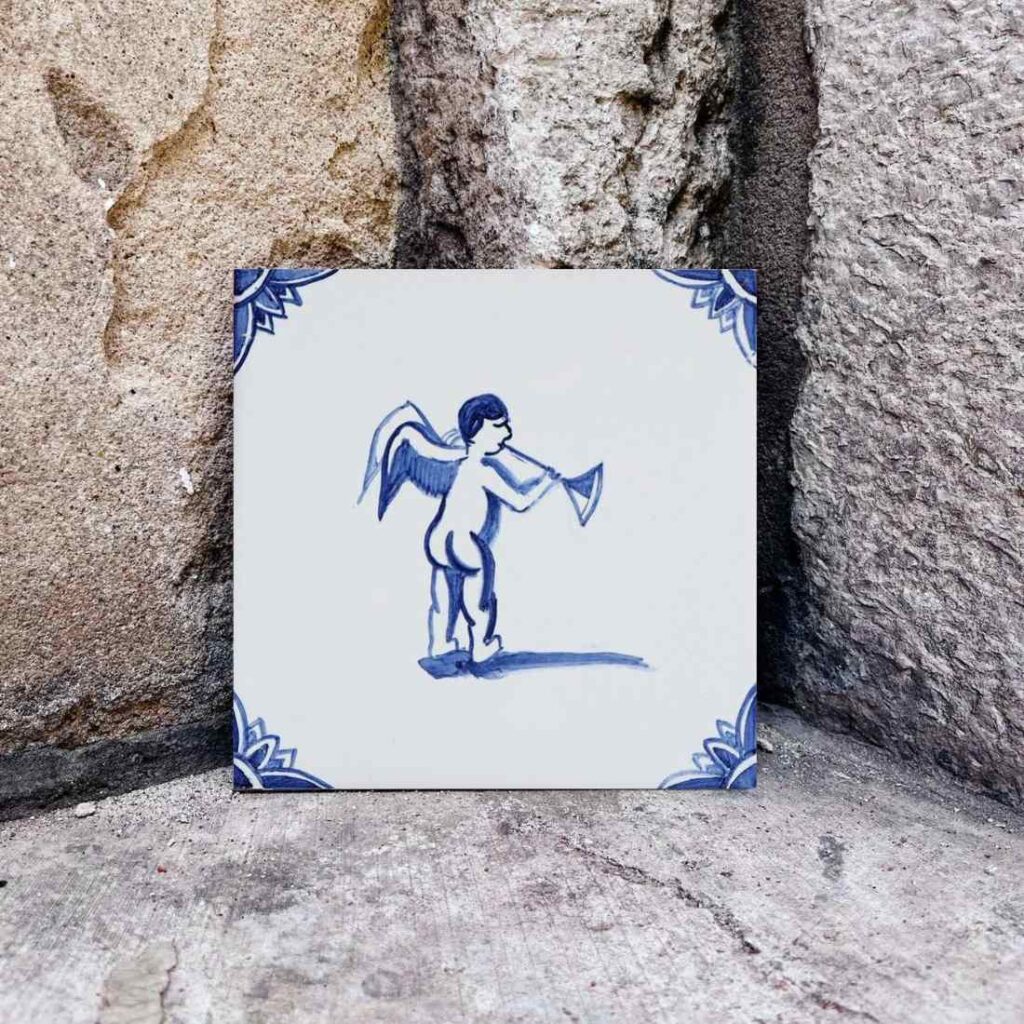 Kafelek z aniołkiem grającym na trąbce