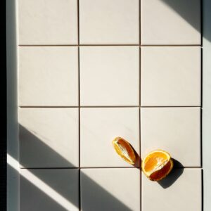 Białe kafelki idealnie uzupełniające ofertę AZUL