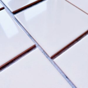 Biały kwadratowy kafelek idealnie pasujący do pozostałych w ofercie AZUL