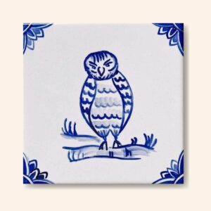 Sowa w holenderskim stylu namalowana ręcznie na kafelku ceramicznym