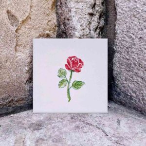 Róża namalowana na kafelku ręcznie