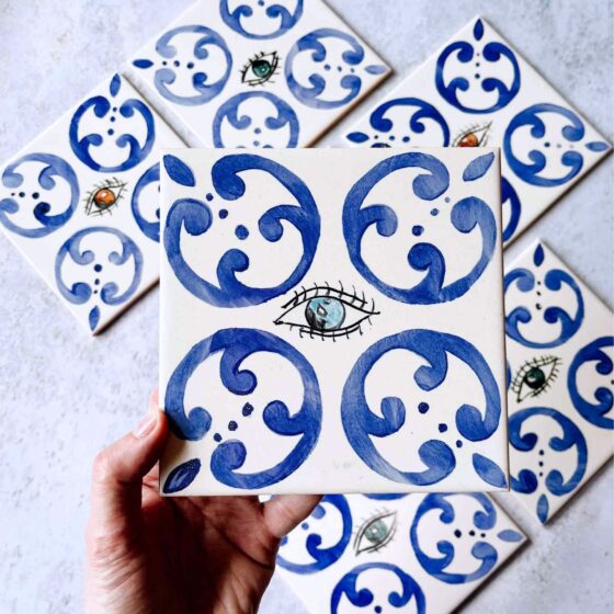 błękitne oko i tradycyjny ornament na portugalskim kafelku łączy się w jedno!