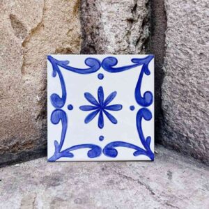 ręcznie namalowany kafelek z namalowaną ramką