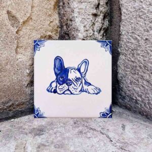 Buldog francuski na kafelku namalowany