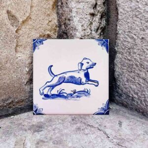 Kundelek niebieski namalowany na kafelku ceramicznym