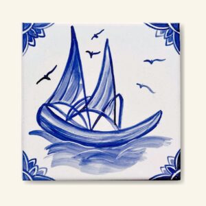 Płytka z motywem statku namalowana ręcznie, niebieska