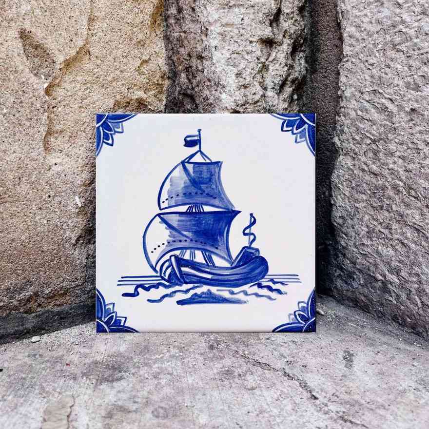 Fluita statek namalowany na kafelku ceramicznym holenderski styl