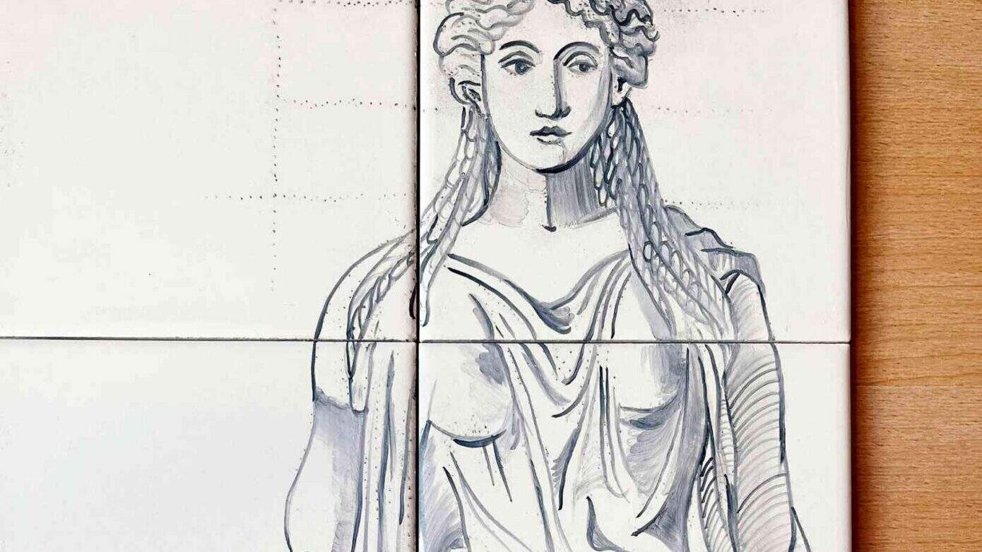 Kafelki handmade to piękna dekracja - podobnie jak piękna jest ta Kariatyda