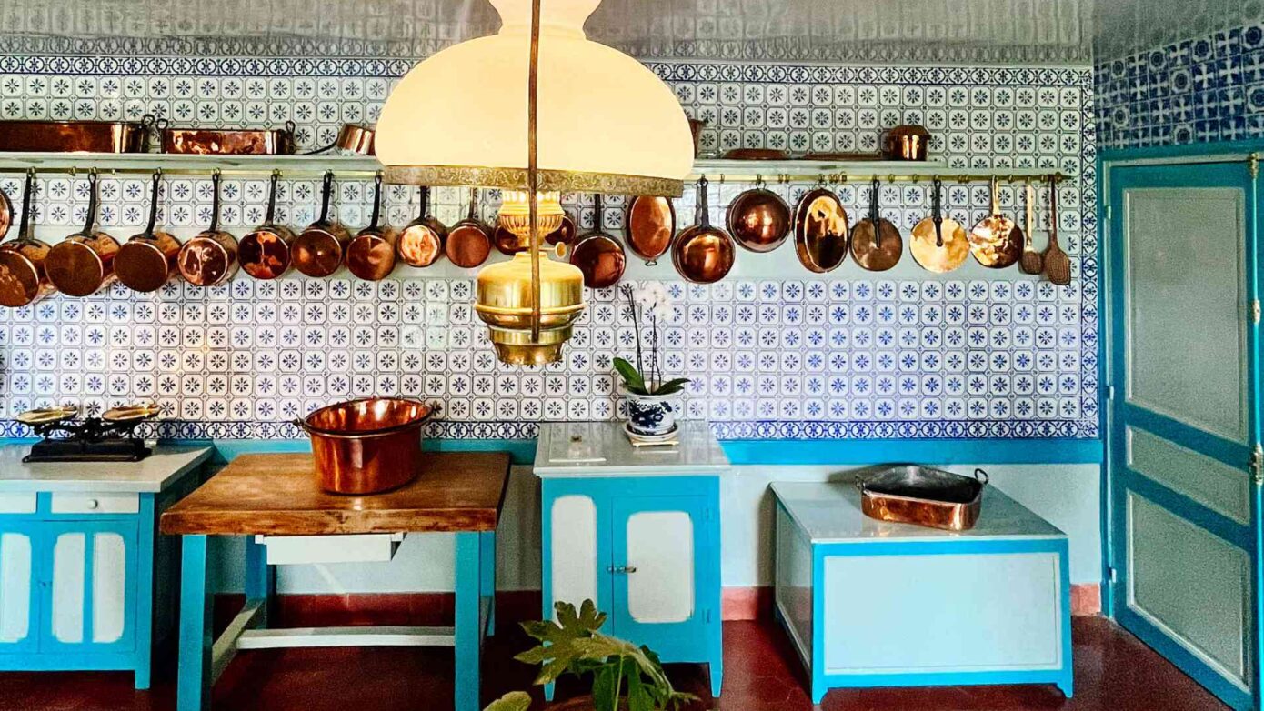 Styl vintage w kuchni zainspirować może np. Monet