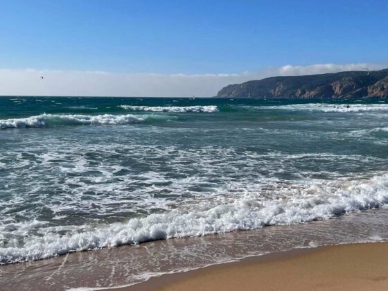 Wzburzony Atlantyk w Sagres