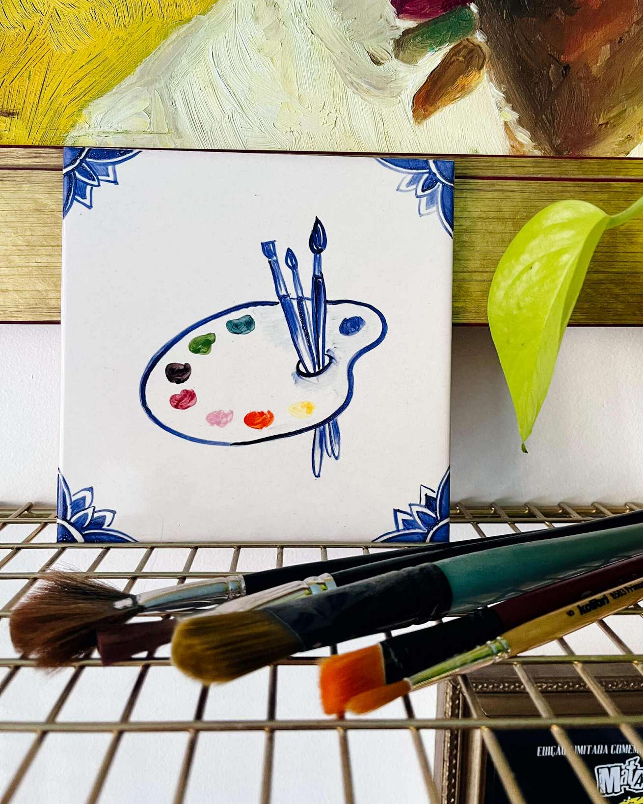 Kafelek z wzorem palety malarskiej może być obrazkiem lub podkładką pod kubek