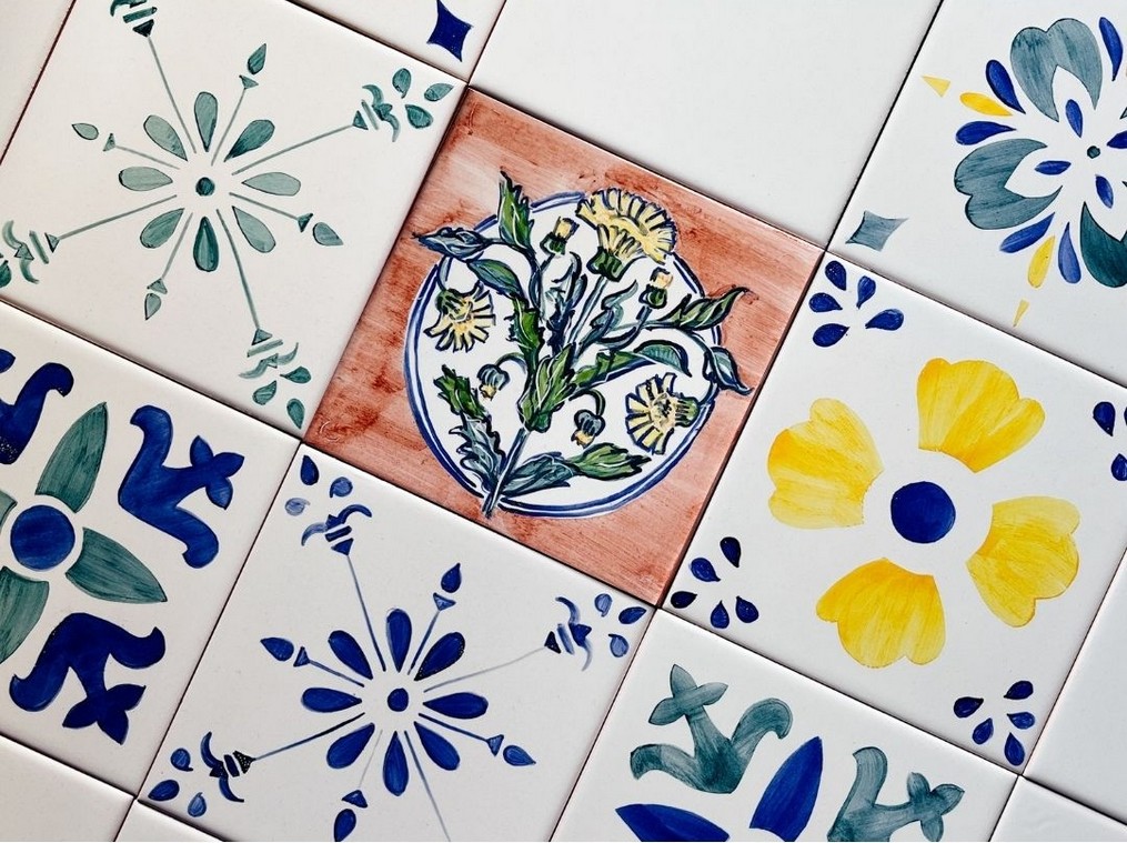 Płytki retro do kuchni - propozycje od AZUL, kolorowe kafelki ręcznie malowane