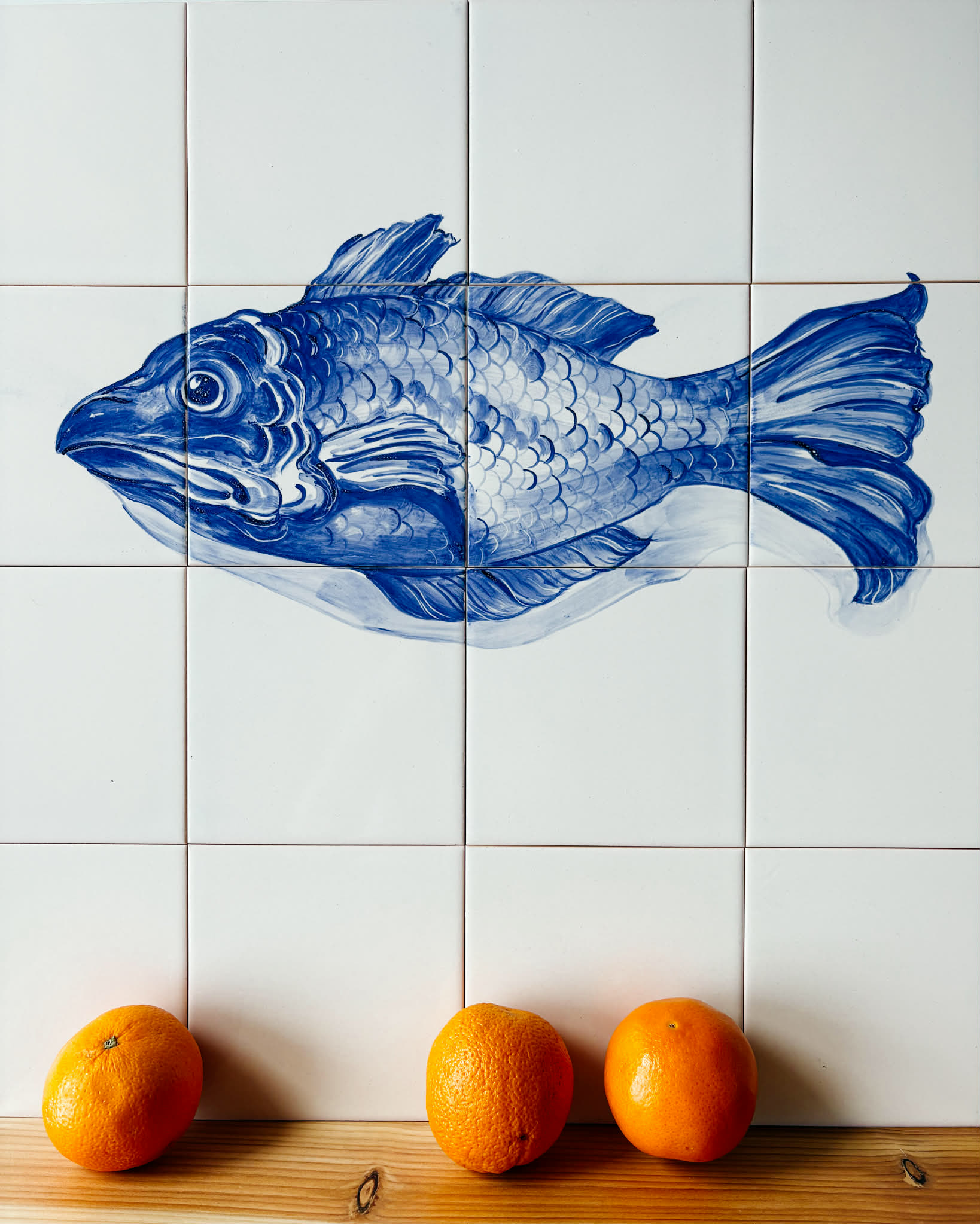 Kuchenny fartuch z panelem ceramicznym z rybą i pomarańcze